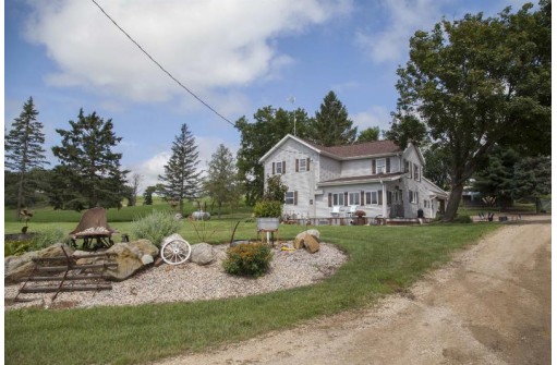 2138 County Road E, Mineral Point, WI 53565