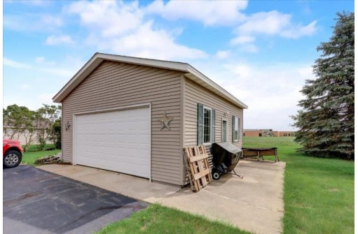 N8051 Nicky Ct, East Troy, WI 53120