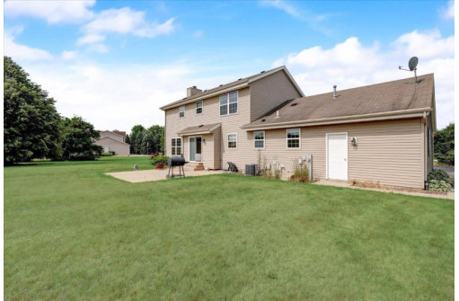 N8051 Nicky Ct, East Troy, WI 53120