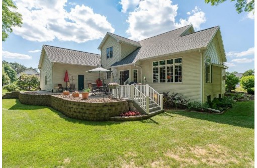 E11025 W Wynsong Ln, Baraboo, WI 53913