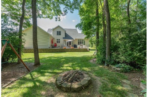 E11025 W Wynsong Ln, Baraboo, WI 53913