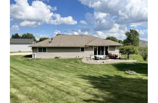 423 Ridgeview Ct, Tomah, WI 54660