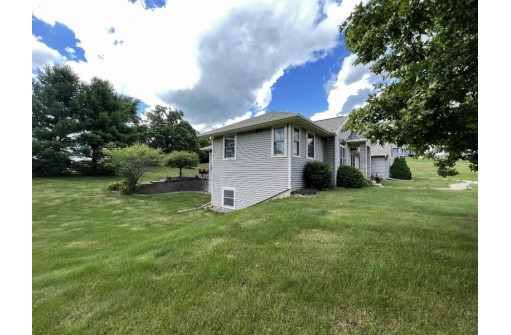 423 Ridgeview Ct, Tomah, WI 54660