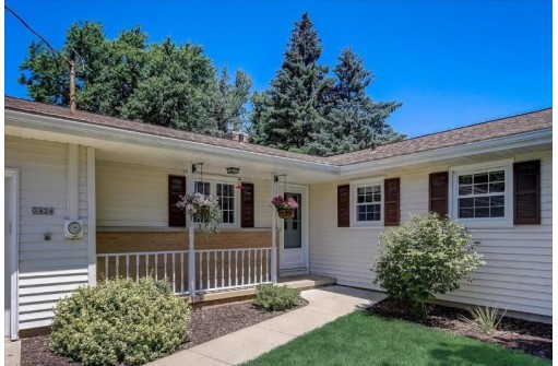 2424 Anderson Ave, Stoughton, WI 53589
