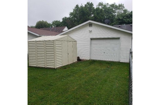 403 10th St, Baraboo, WI 53913