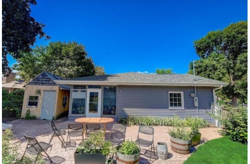 1422 Vondron Rd, Madison, WI 53716