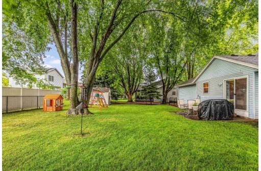 565 Ash St, Oregon, WI 53575