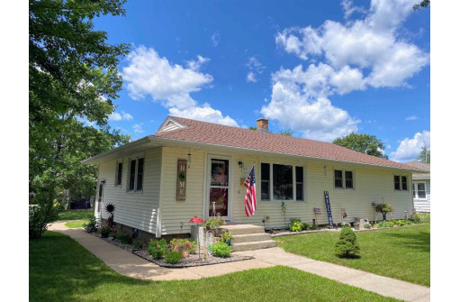 521 S State St, Prairie Du Chien, WI 53821