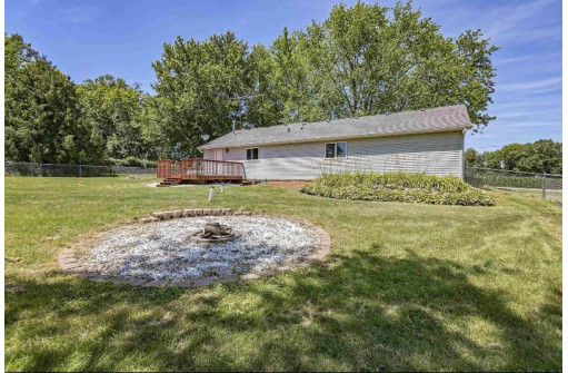 1405 Hommen Rd, Deerfield, WI 53531