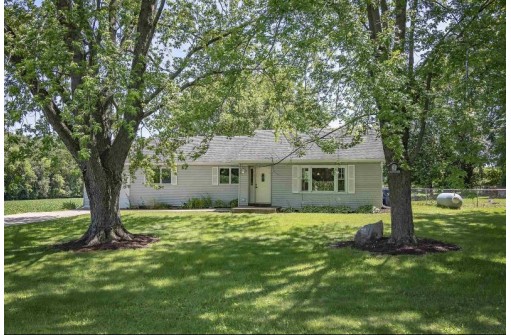 1405 Hommen Rd, Deerfield, WI 53531