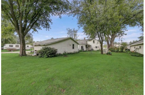 904 Water St, Prairie Du Sac, WI 53578