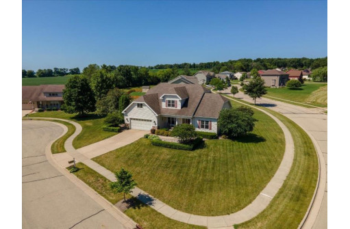 637 Meadow Mist Ct, Deerfield, WI 53531