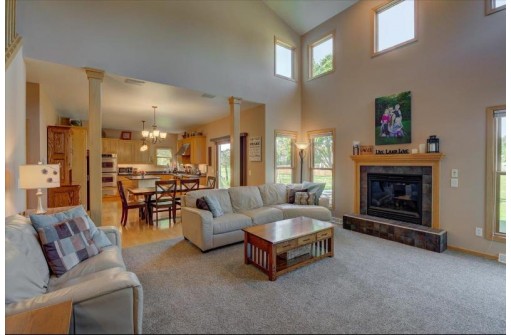 637 Meadow Mist Ct, Deerfield, WI 53531