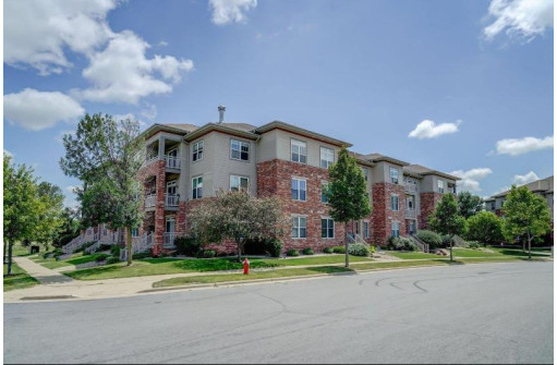 141 Metro Terr 301, Madison, WI 53718