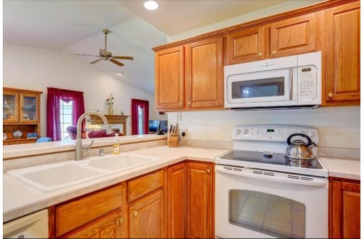 630 Springbrook Cir, DeForest, WI 53532