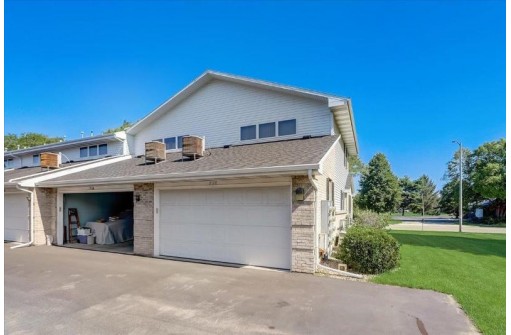 2128 Holiday Dr, Janesville, WI 53545-0318