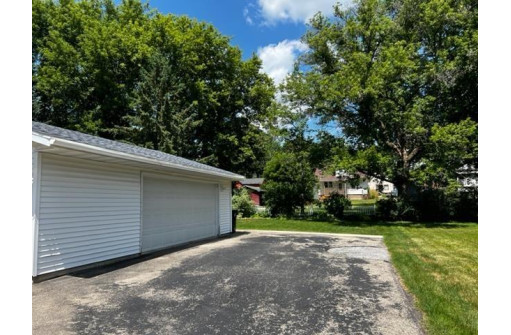 216 James St, Beaver Dam, WI 53916