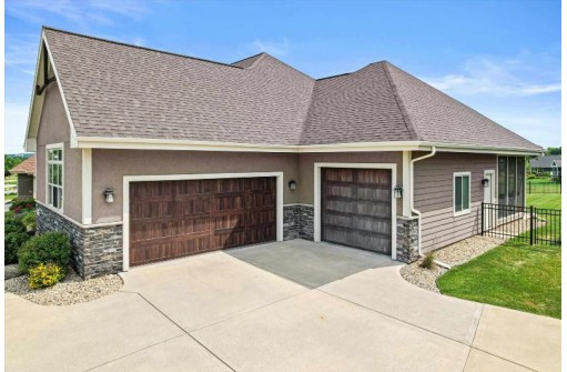 858 Alpine Pky, Oregon, WI 53575