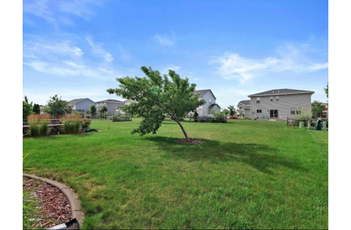 2375 Walnut Hill Ln, Sun Prairie, WI 53590