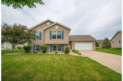 720 Stonehaven Dr, Sun Prairie, WI 53590