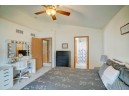 720 Stonehaven Dr, Sun Prairie, WI 53590