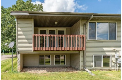 909 Berkley Blvd, Baraboo, WI 53913