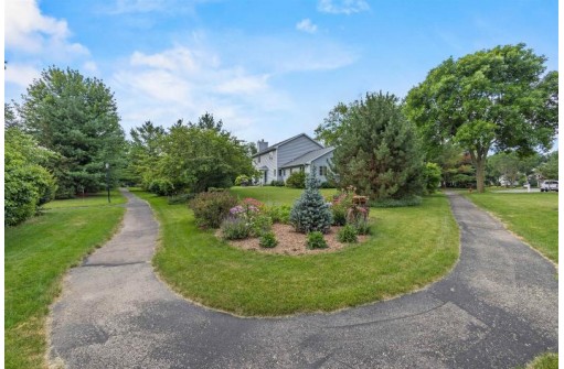 41 Bishops Hill Cir, Madison, WI 53717