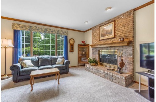 41 Bishops Hill Cir, Madison, WI 53717