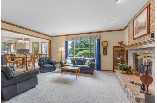 41 Bishops Hill Cir, Madison, WI 53717