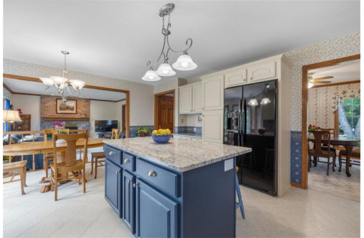 41 Bishops Hill Cir, Madison, WI 53717