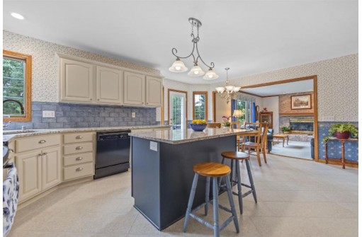 41 Bishops Hill Cir, Madison, WI 53717