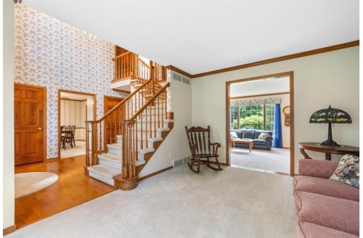 41 Bishops Hill Cir, Madison, WI 53717