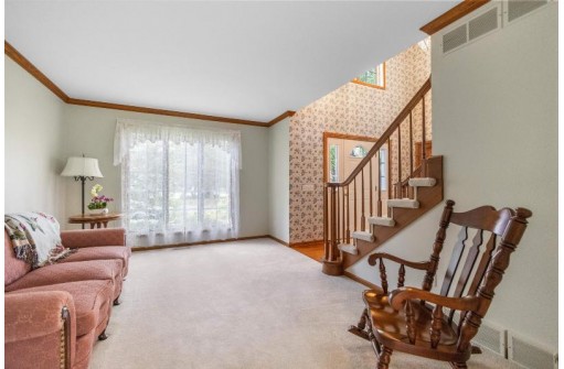 41 Bishops Hill Cir, Madison, WI 53717