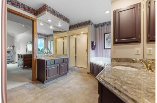 41 Bishops Hill Cir, Madison, WI 53717