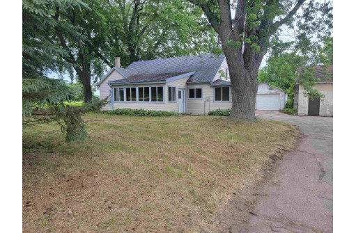 W2380 Fields Rd, Fall River, WI 53932