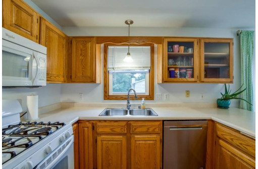 3013 Artesian Ln, Madison, WI 53713