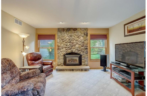 N6767 Shorewood Hills Rd, Lake Mills, WI 53551-9719