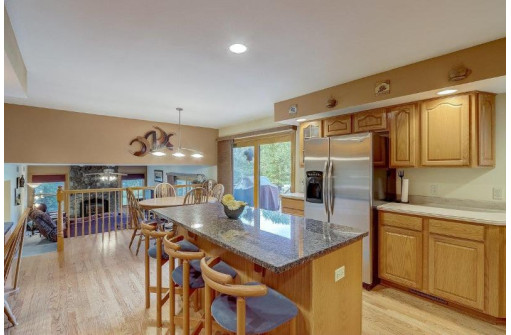 N6767 Shorewood Hills Rd, Lake Mills, WI 53551-9719