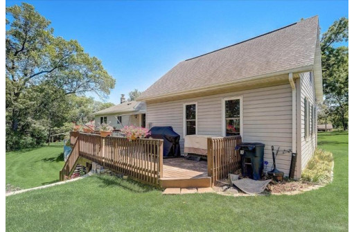 63 W Water St, Montello, WI 53949