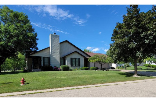 1104 Hillebrand Dr, Jefferson, WI 53549