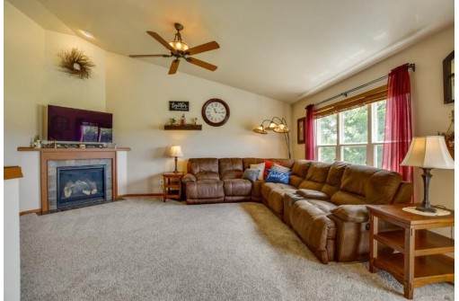 8963 Sunstone Ln, Middleton, WI 53562