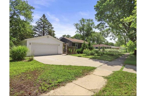 3838 Clover Ln, Madison, WI 53714