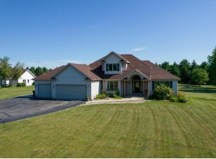 W5571 Double Dr Walworth, WI 53184