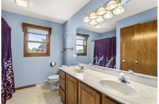 1710 Colony Cir, Sun Prairie, WI 53590