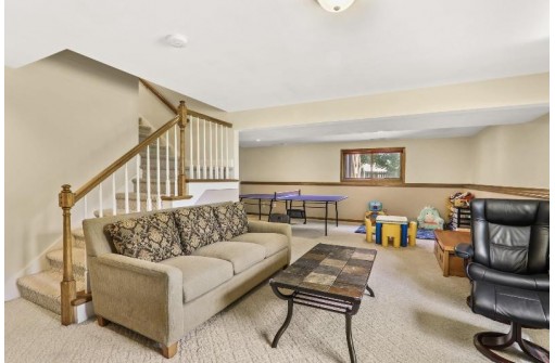 1710 Colony Cir, Sun Prairie, WI 53590