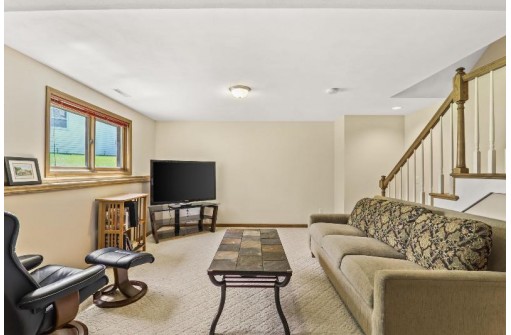 1710 Colony Cir, Sun Prairie, WI 53590