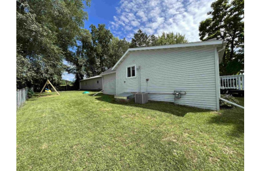 29085 Old Sextonville Dr, Lone Rock, WI 53556