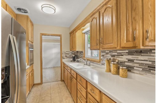 3006 Harriman Ln, Madison, WI 53713