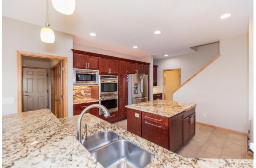 3013 Snowcap Tr, Madison, WI 53719