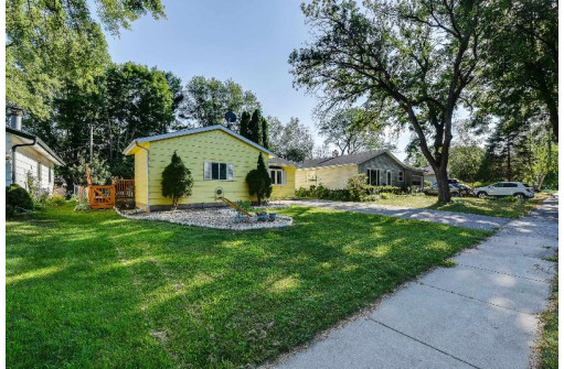 6021 Birch Hill Dr, Madison, WI 53711